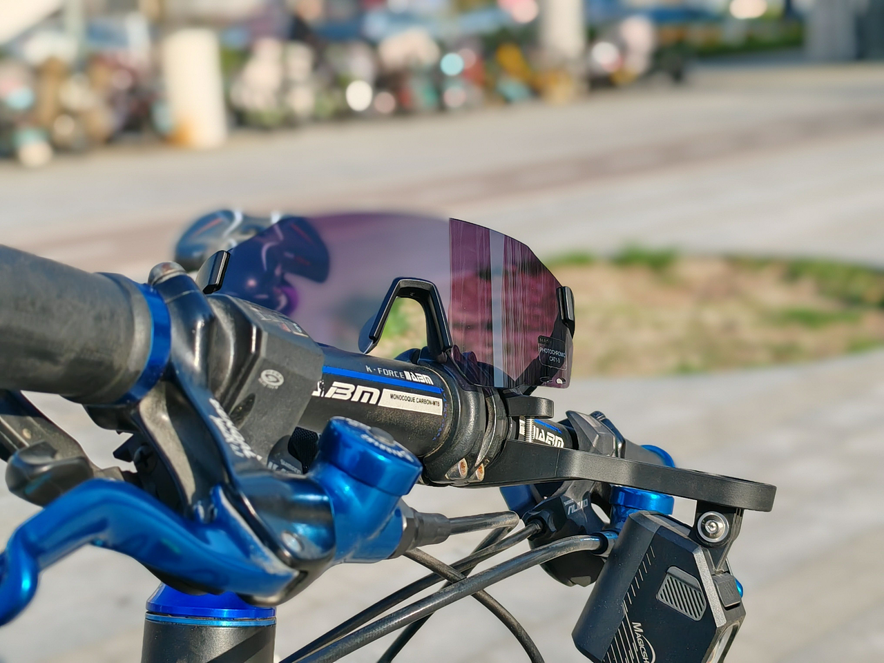 迈极炫破风者变色骑行眼镜WB003B变色款