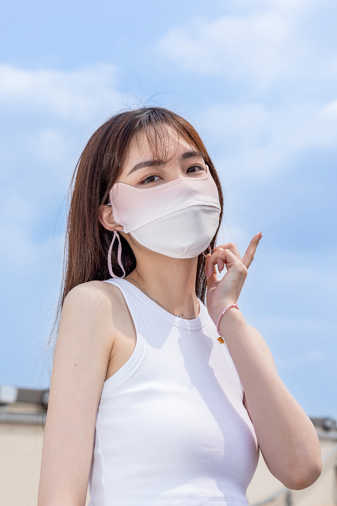 防晒口罩模特图