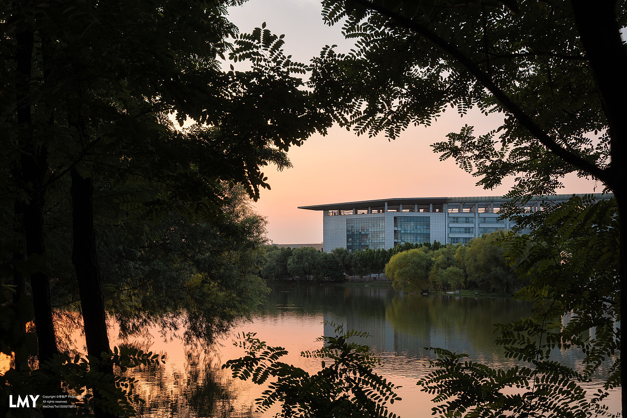 建筑景观摄影-河南中医药大学图书馆