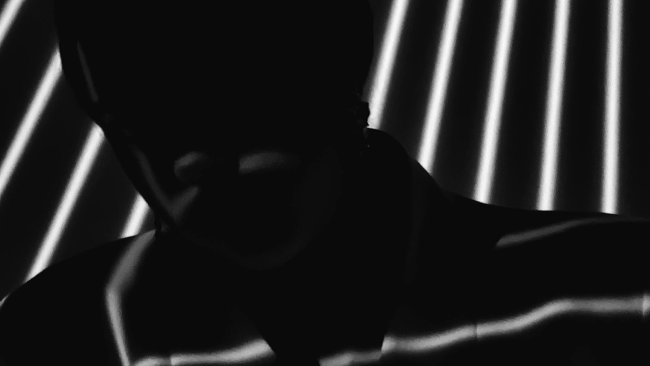 挑战一只手电筒🔦拍出时尚大片质感