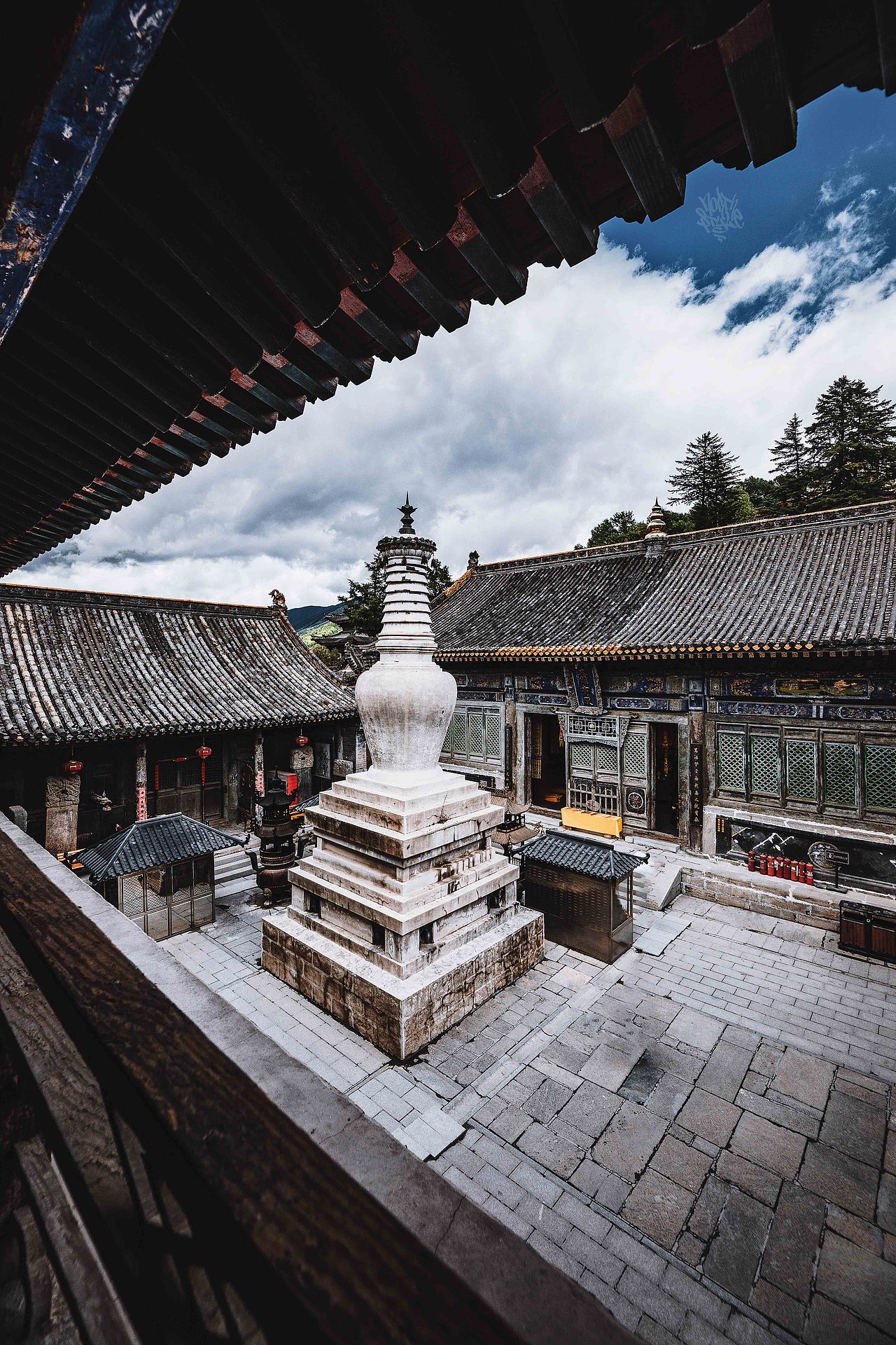 南朝四百八十寺 多少楼台烟雨中