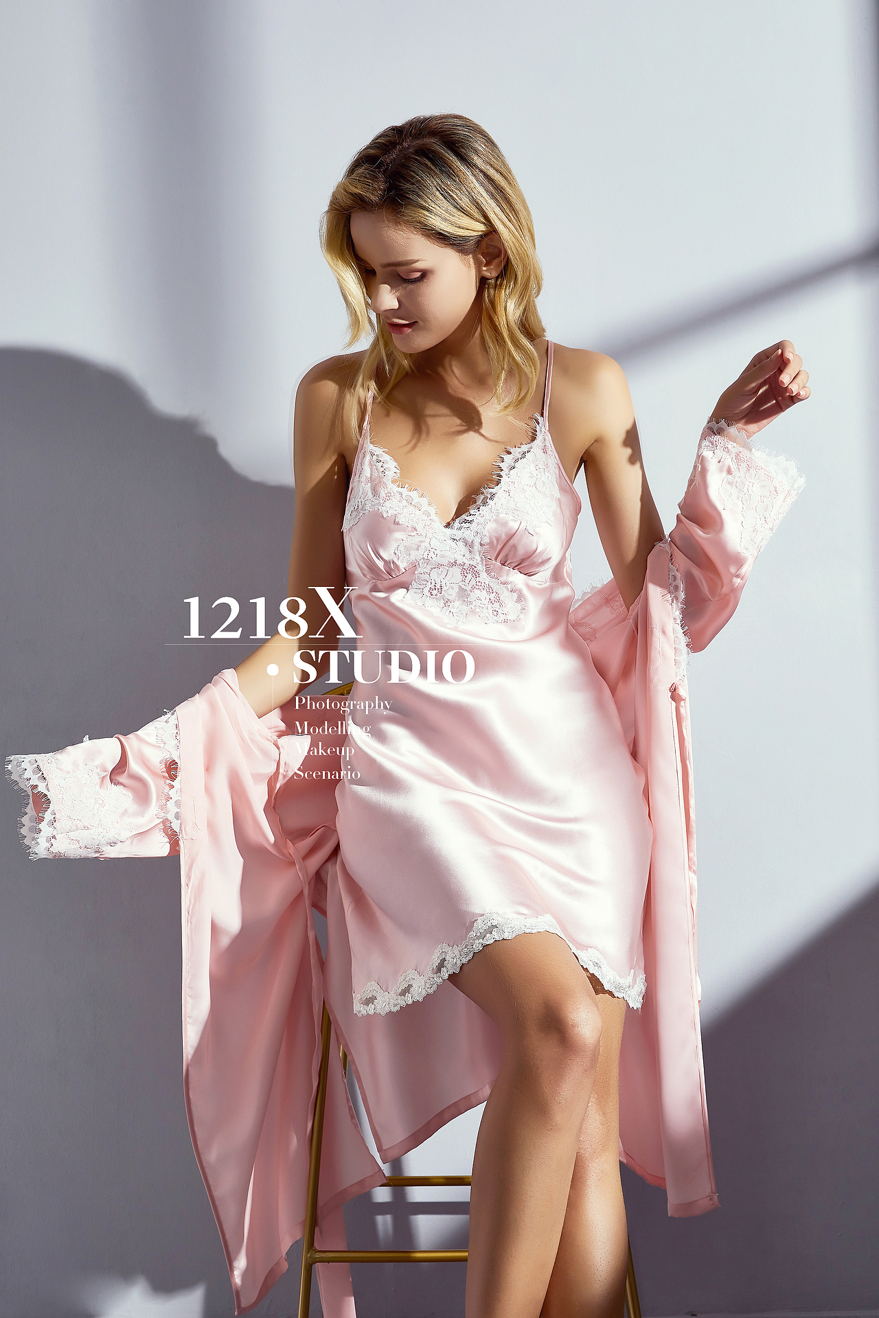 真丝睡衣居家服棚拍室内场景摄影