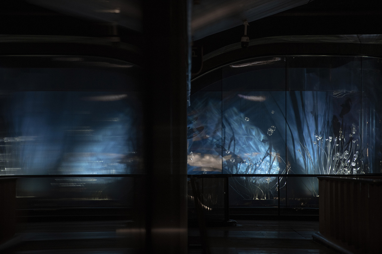 光与影的完美结合全国唯一玻璃艺术橱窗亮相成都SKP-S