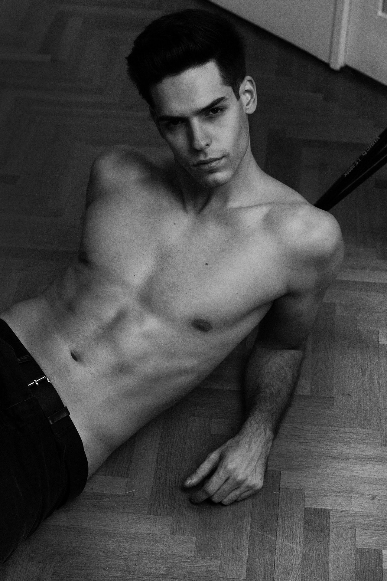 高级感时装男外模拍摄 人像摄影成熟模特 质感轻商务装（图ZMzUwODIyMDUy） - 人像摄影 - 站酷设计师优思模特Melo原创素材 - 站酷ZCOOL