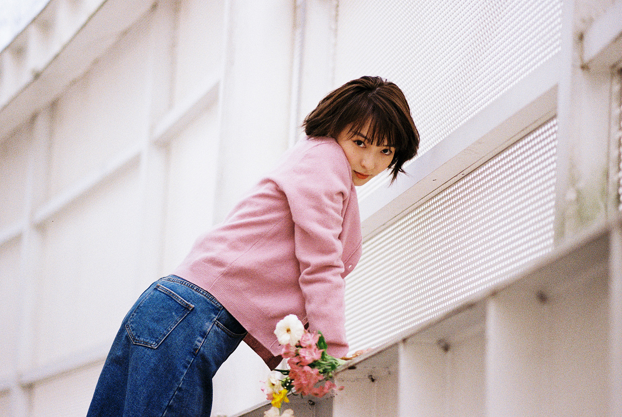 把春天打包进花束里（图ZMzM0Njc3MjAw） - 人像摄影 - 站酷设计师阿璞UP原创素材 - 站酷ZCOOL