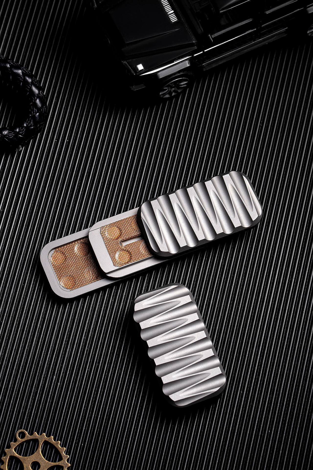 产品摄影 |地心科技✖ 一方摄影 拇指玩具手持烟灰仓（图ZMzUzNjg5NjAw） - 产品摄影 - 站酷设计师深圳一方摄影原创素材 - 站酷ZCOOL