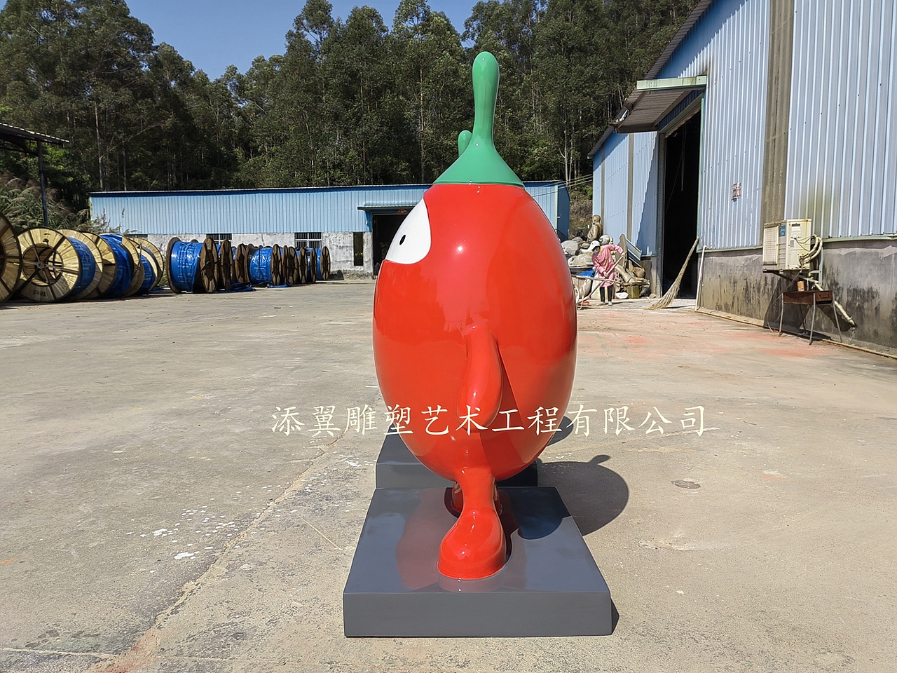 绿色有机玻璃钢枸杞形象动漫卡通娃娃雕塑满满正能量