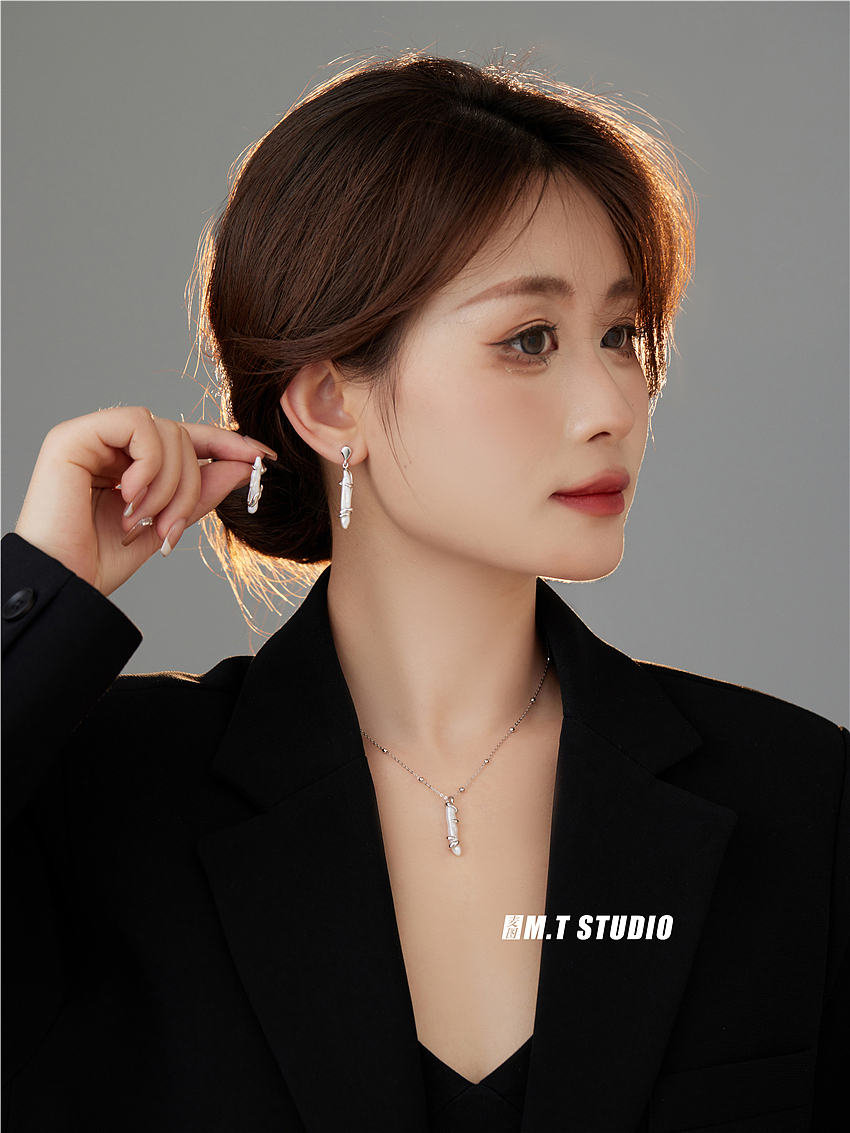 无头风模特氛围感耳钉珍珠项链拍摄（图ZMzM0NTEwNjcy） - 人像摄影 - 站酷设计师麦图商业摄影原创素材 - 站酷ZCOOL