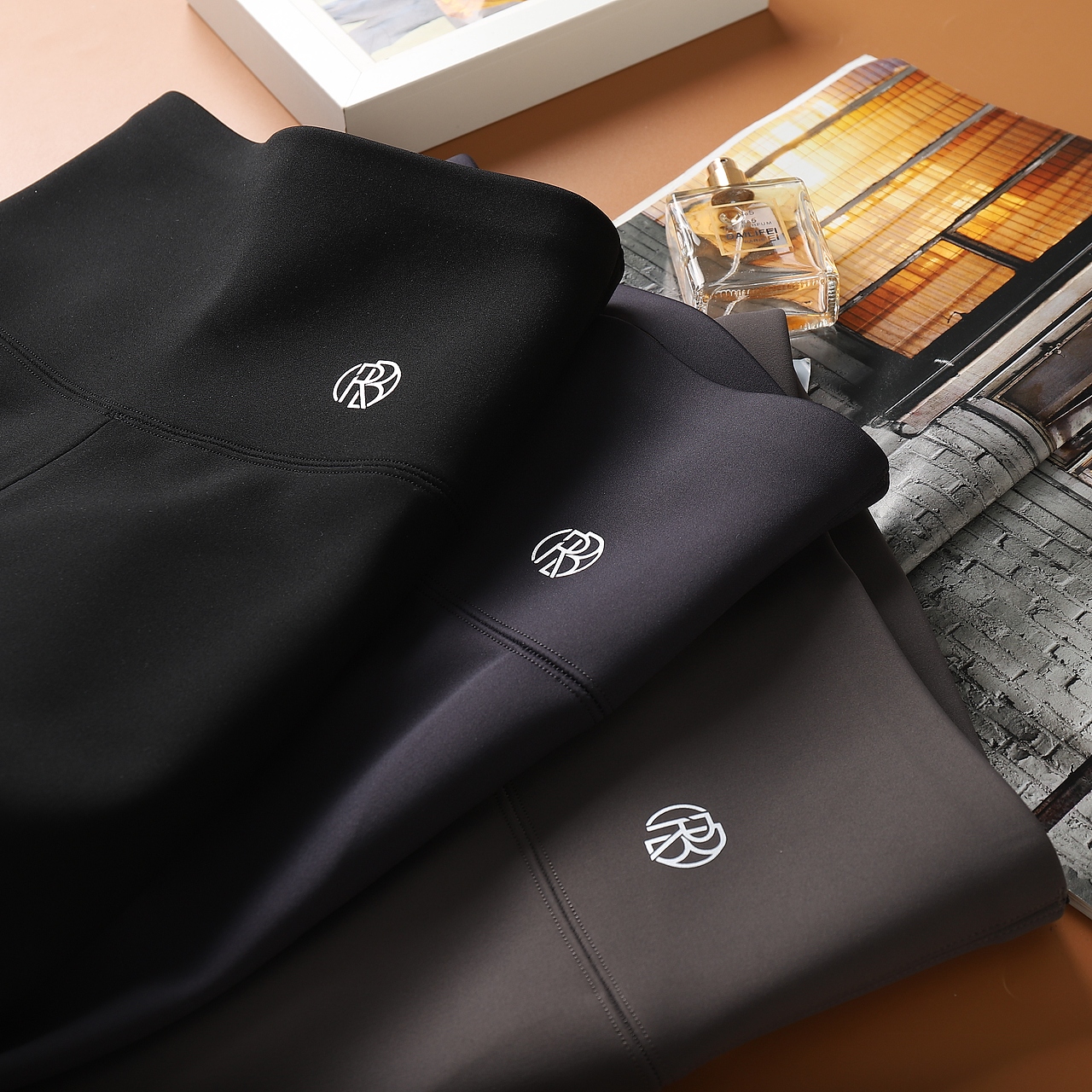 创意平铺挂拍（图ZMzU1NTcwNTcy） - 产品摄影 - 站酷设计师DONG东川原创素材 - 站酷ZCOOL