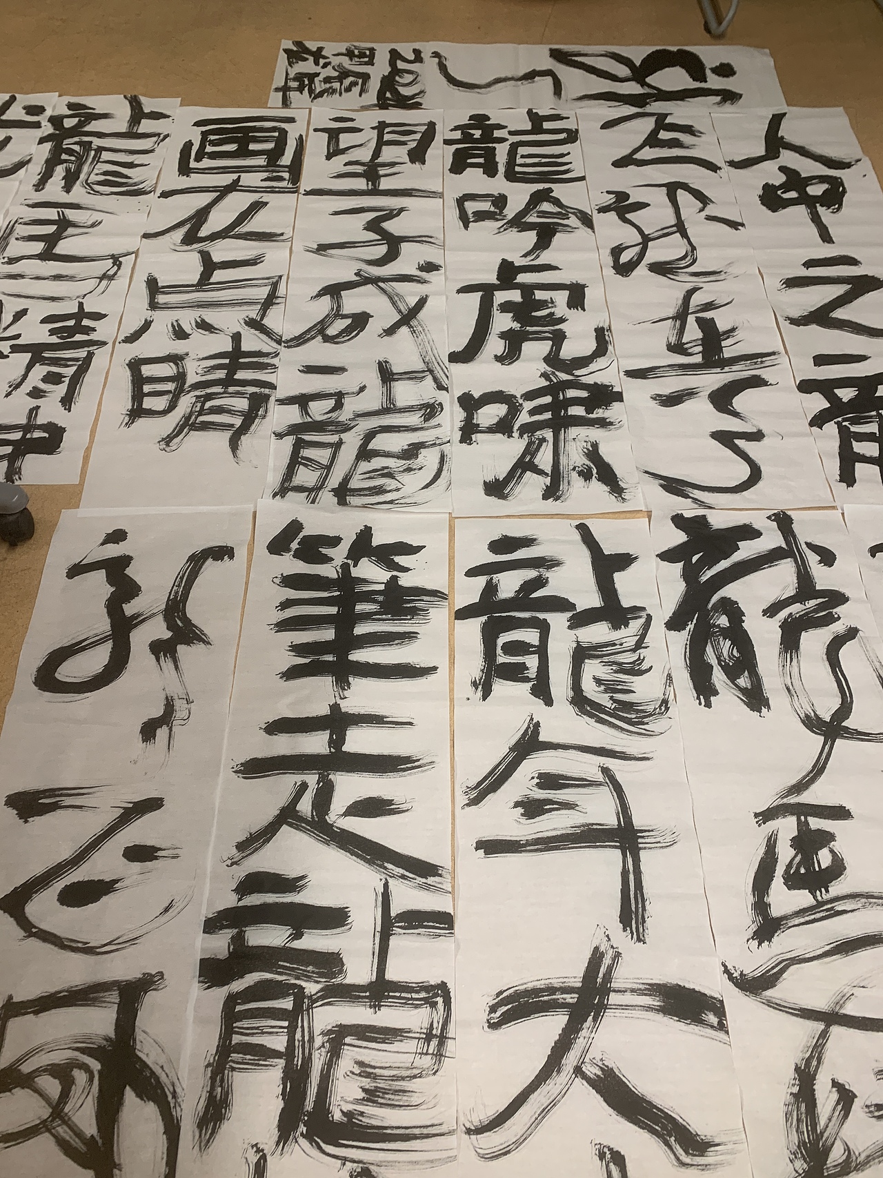 字体设计 | 龙年成语手写字体手机壁纸设计(图ZMzYwNzY4MTAw) - 字体/字形 - 站酷设计师周振凯品牌设计原创素材 - 站酷ZCOOL