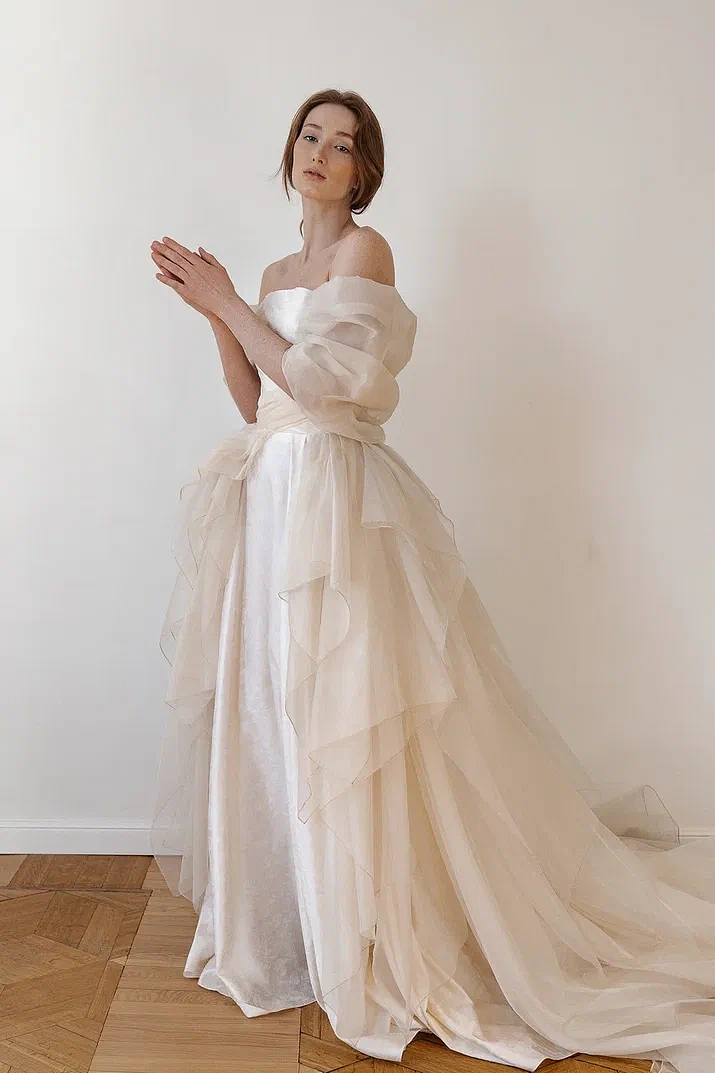 高级感女模 外国模特 女装模特 红发模特 清冷感成熟（图ZMzY3NDc4NzQ4） - 人像摄影 - 站酷设计师星辰模特经纪原创素材 - 站酷ZCOOL