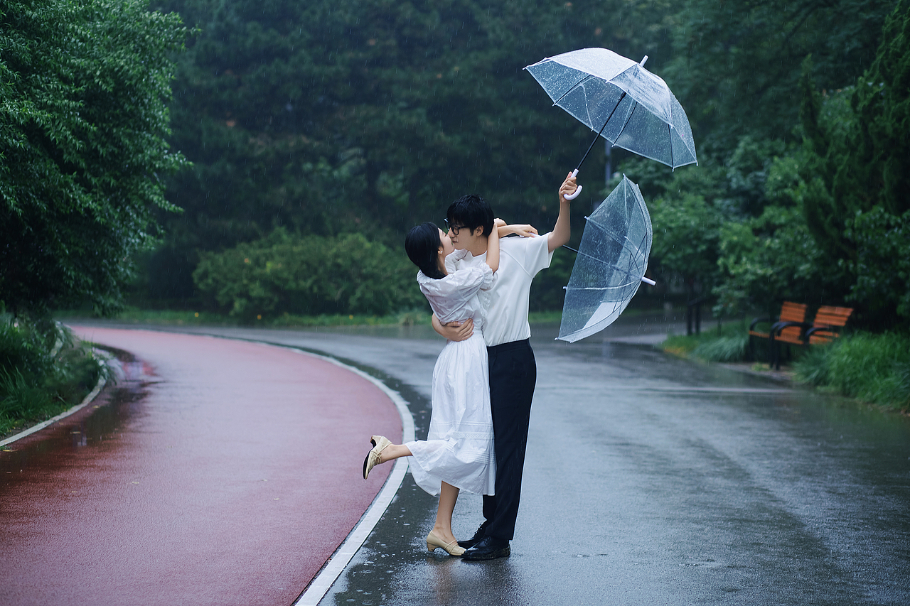 我赌你从第二张开始心动❗年轻感草坪婚纱照