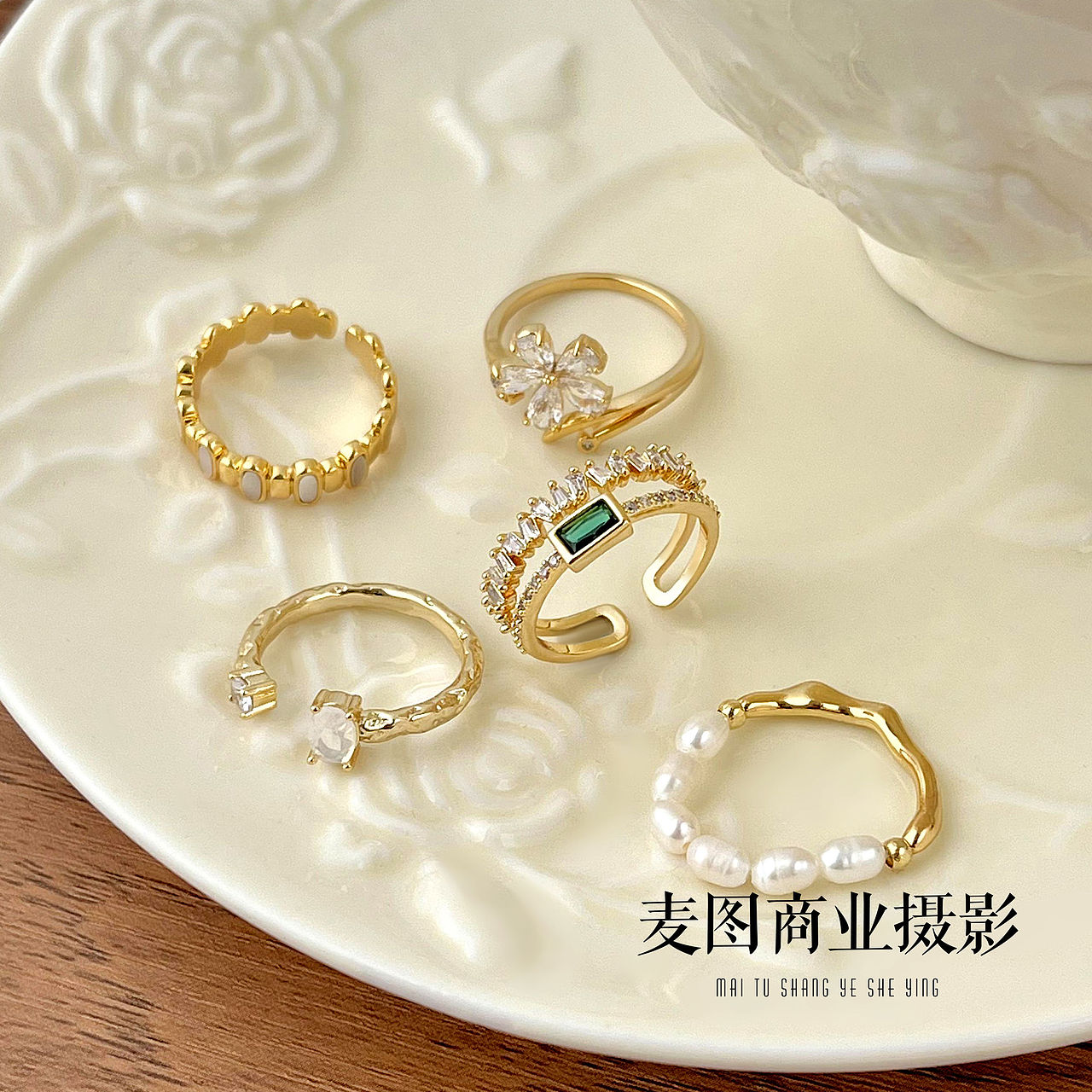 产品摄影 外贸饰品戒指拍摄 戒指静物平铺拍照外贸拍摄（图ZMzY5NzQ0NjMy） - 产品摄影 - 站酷设计师义乌麦图摄影官网原创素材 - 站酷ZCOOL