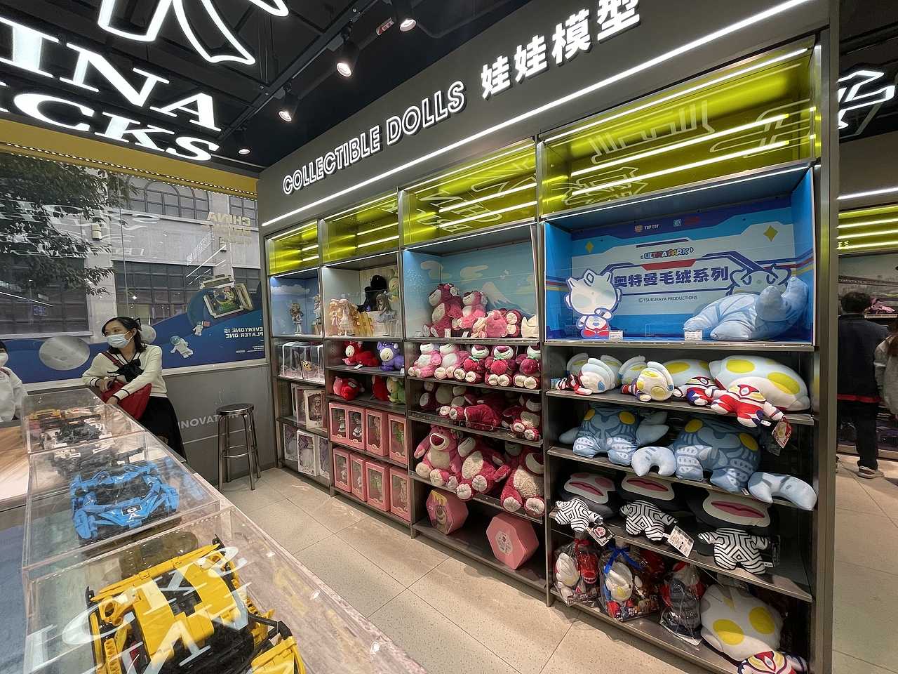 广州创丰告诉你饰品店装修风格有哪些之独特创意