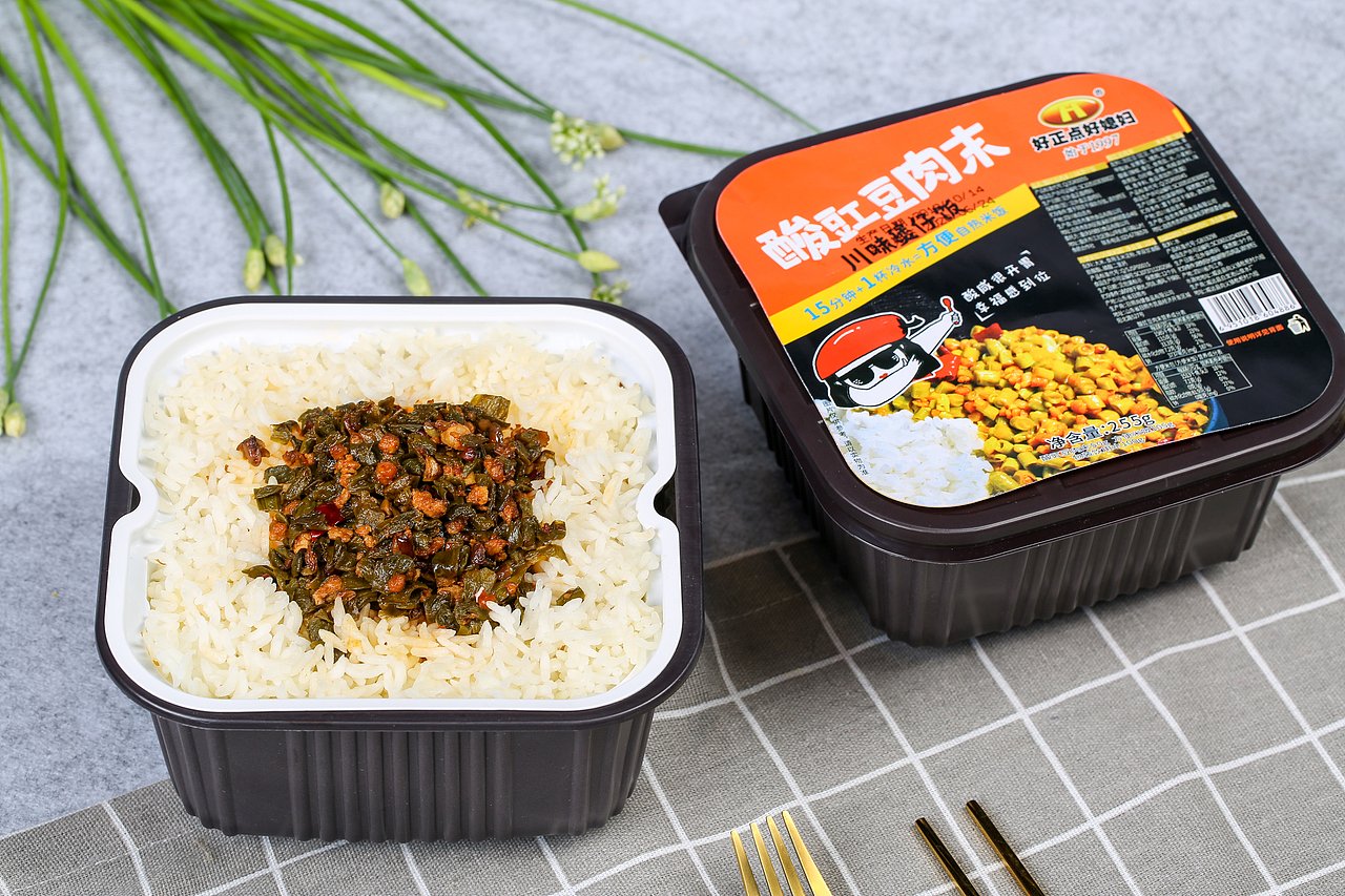 自热米饭拍摄作品-酸豇豆肉末自热米饭