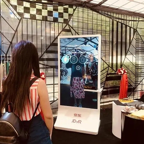 AR换装   体感互动装置 秒换装 体验穿上不一样的服饰