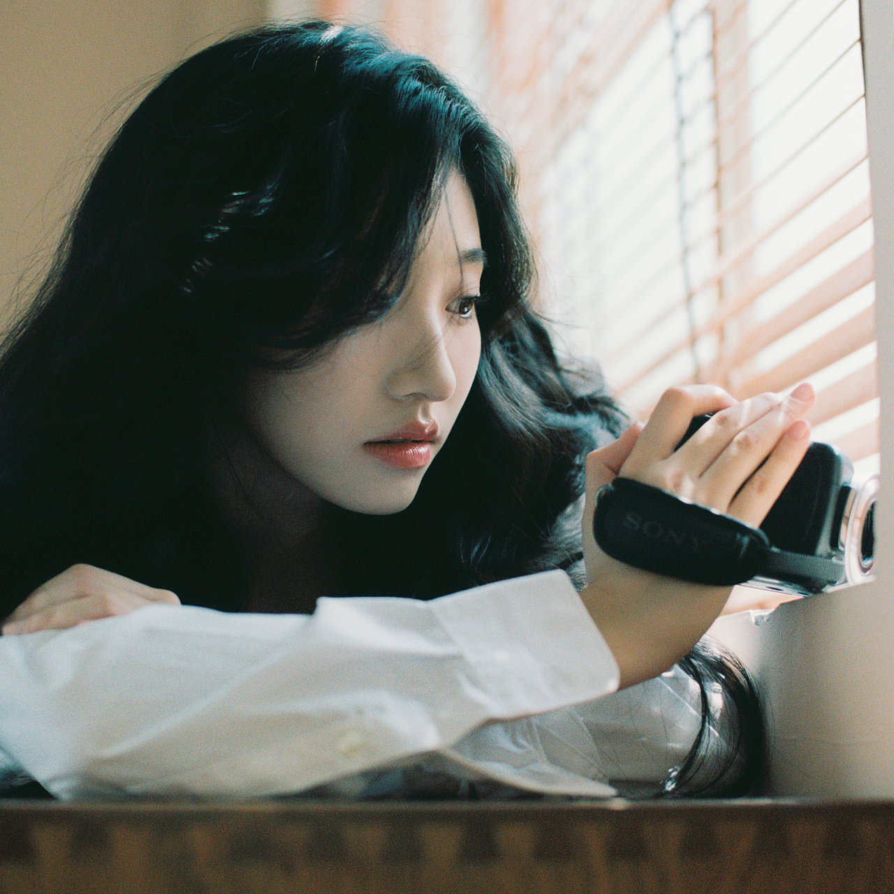 “请你,望向我的镜头深处”——赵丽思写真集