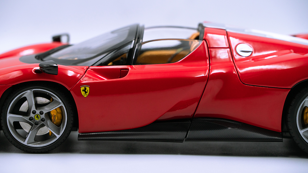 法拉利Daytona SP3 1:18 burago