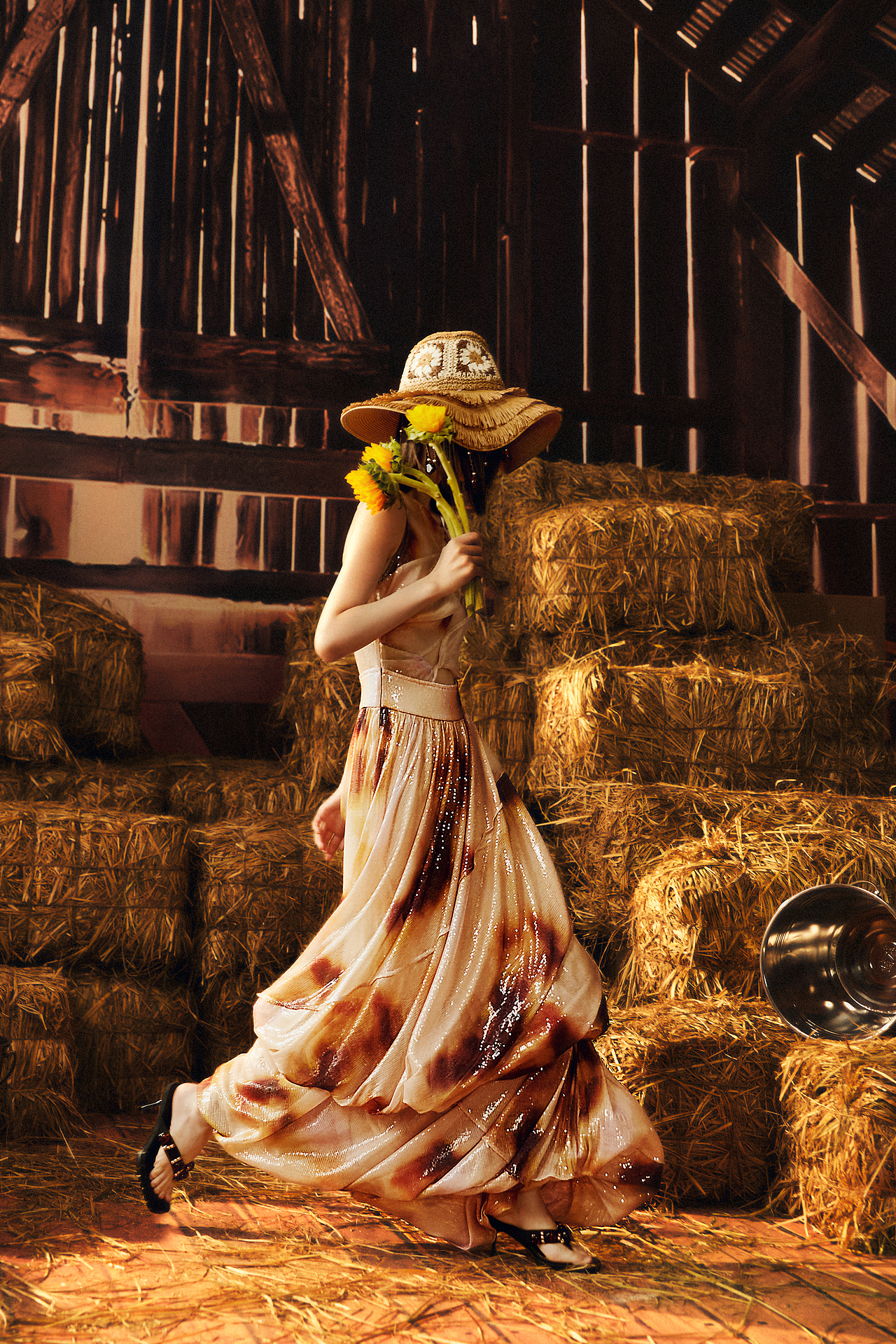 服装画册拍摄-MENDI J 2023 SS（图ZMzQ4MTkxMTc2） - 人像摄影 - 站酷设计师陶厘原创素材 - 站酷ZCOOL