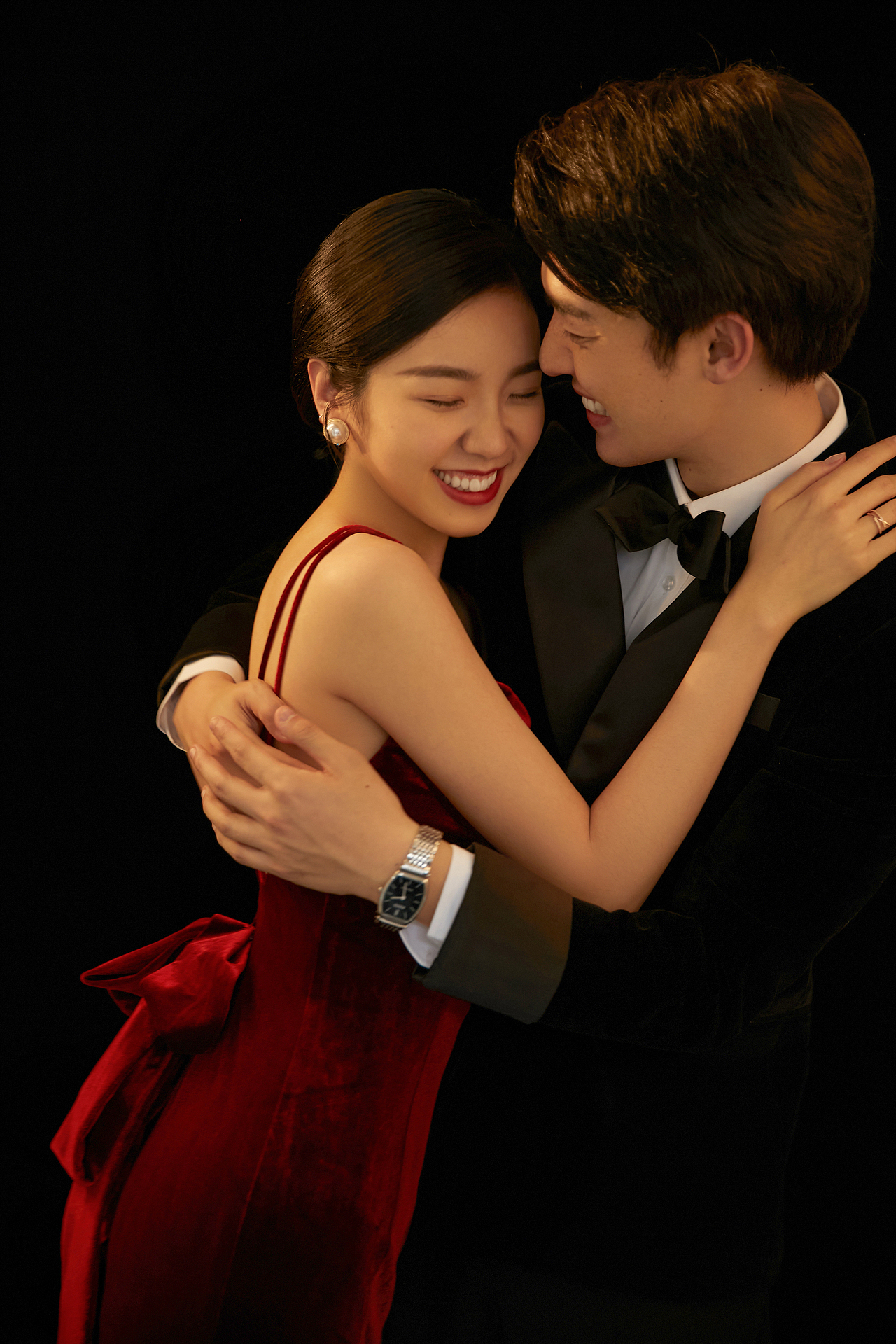 你望向我的眼神如此明亮，比平日里更甜更甜