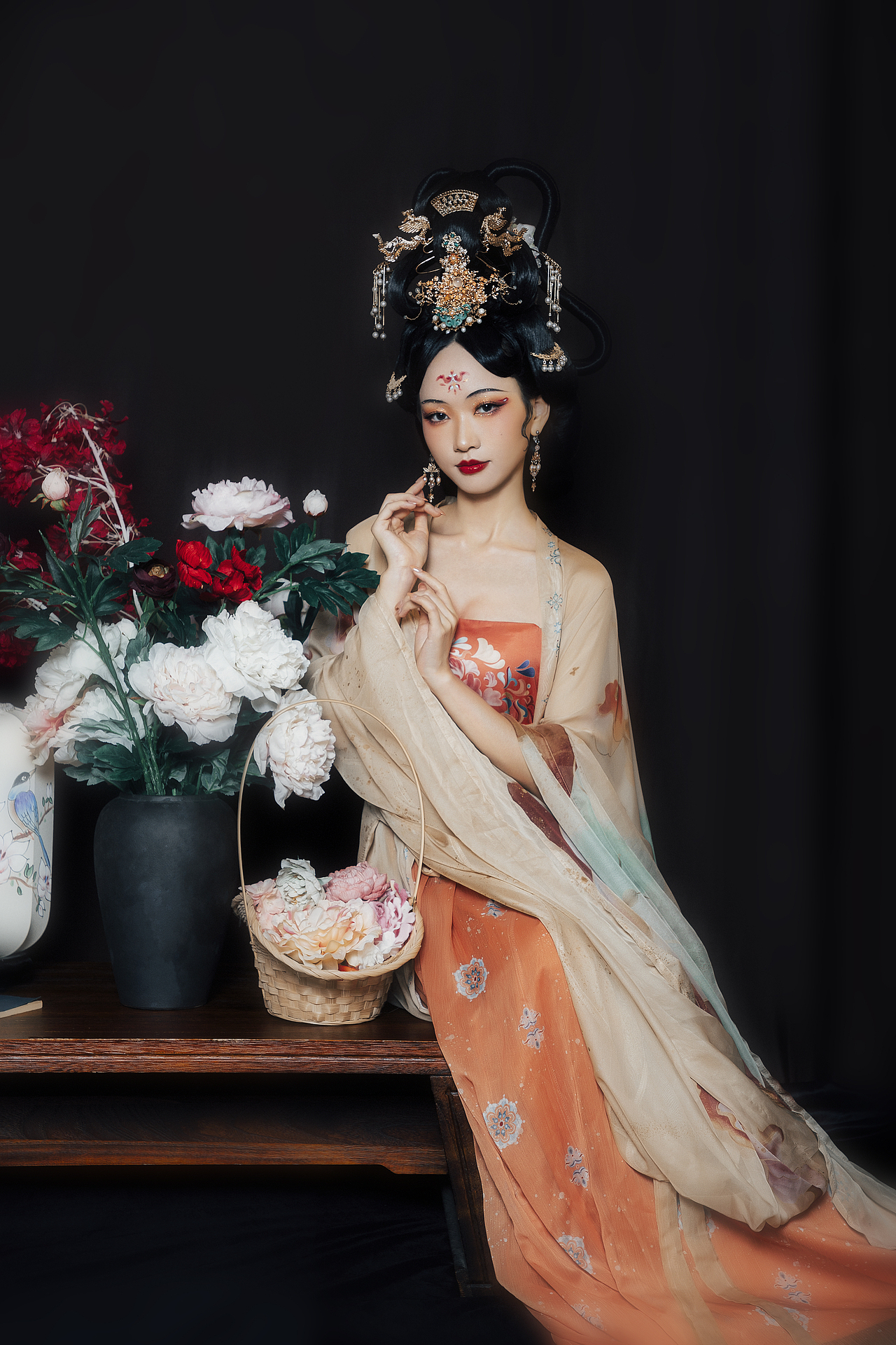 花开花落花相似，人来人往人不同。