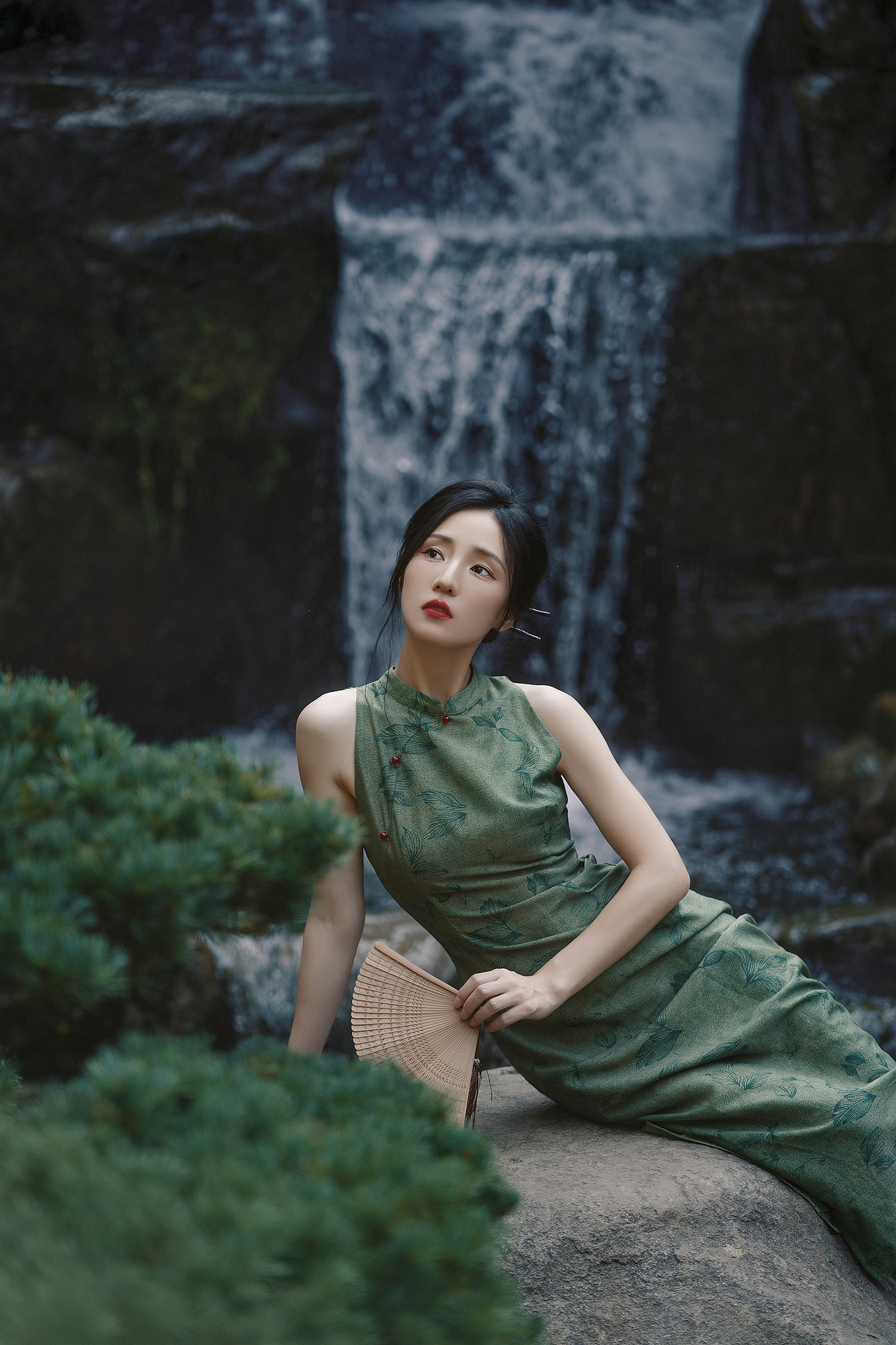 旗袍丨园林丨国风丨新中式（图ZMzE3NDM4NzQ0） - 人像摄影 - 站酷设计师晓驷原创素材 - 站酷ZCOOL