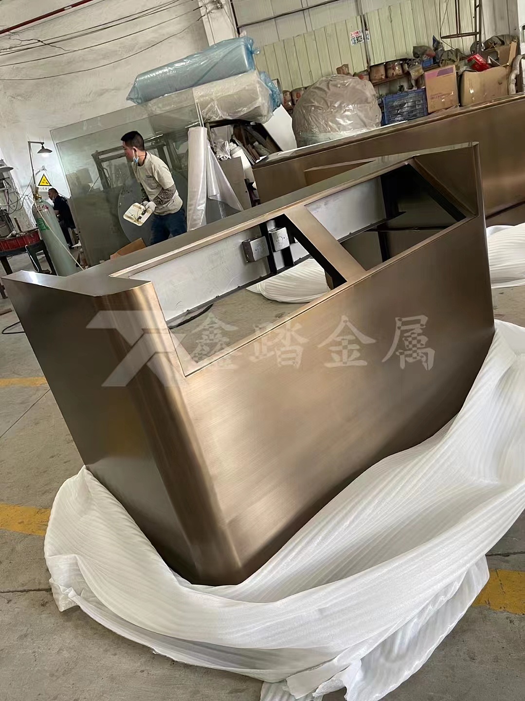 古铜色不锈钢吧台现代酒店 会所 售楼部大堂金属服务台