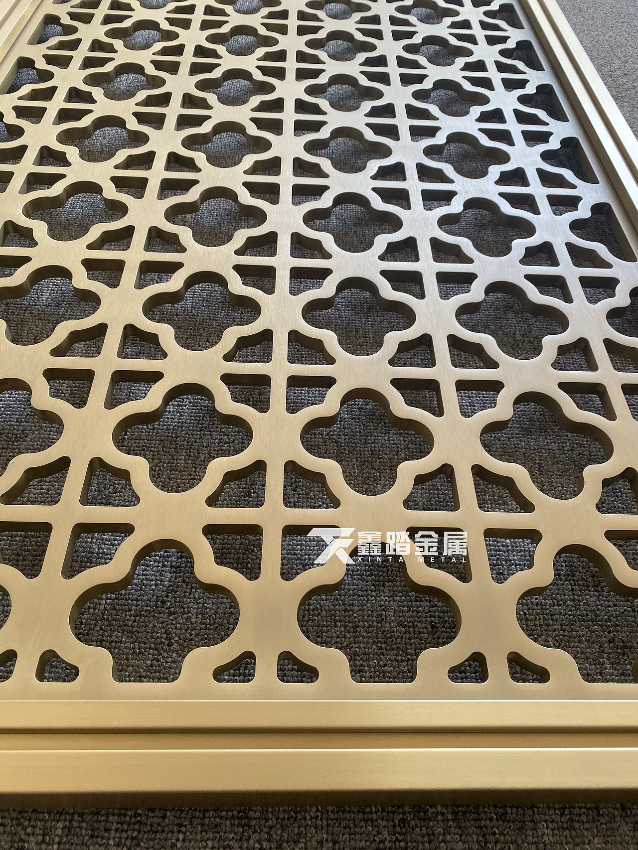 高档西餐厅铝板镂空雕花隔断 家装玄关铝艺雕花屏风