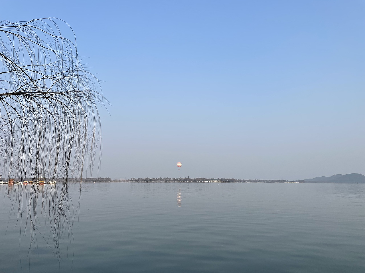 《手机摄影｜江滩-东湖》（图ZMzAzMjE3MTI0） - 风光摄影 - 站酷设计师五七三一原创素材 - 站酷ZCOOL