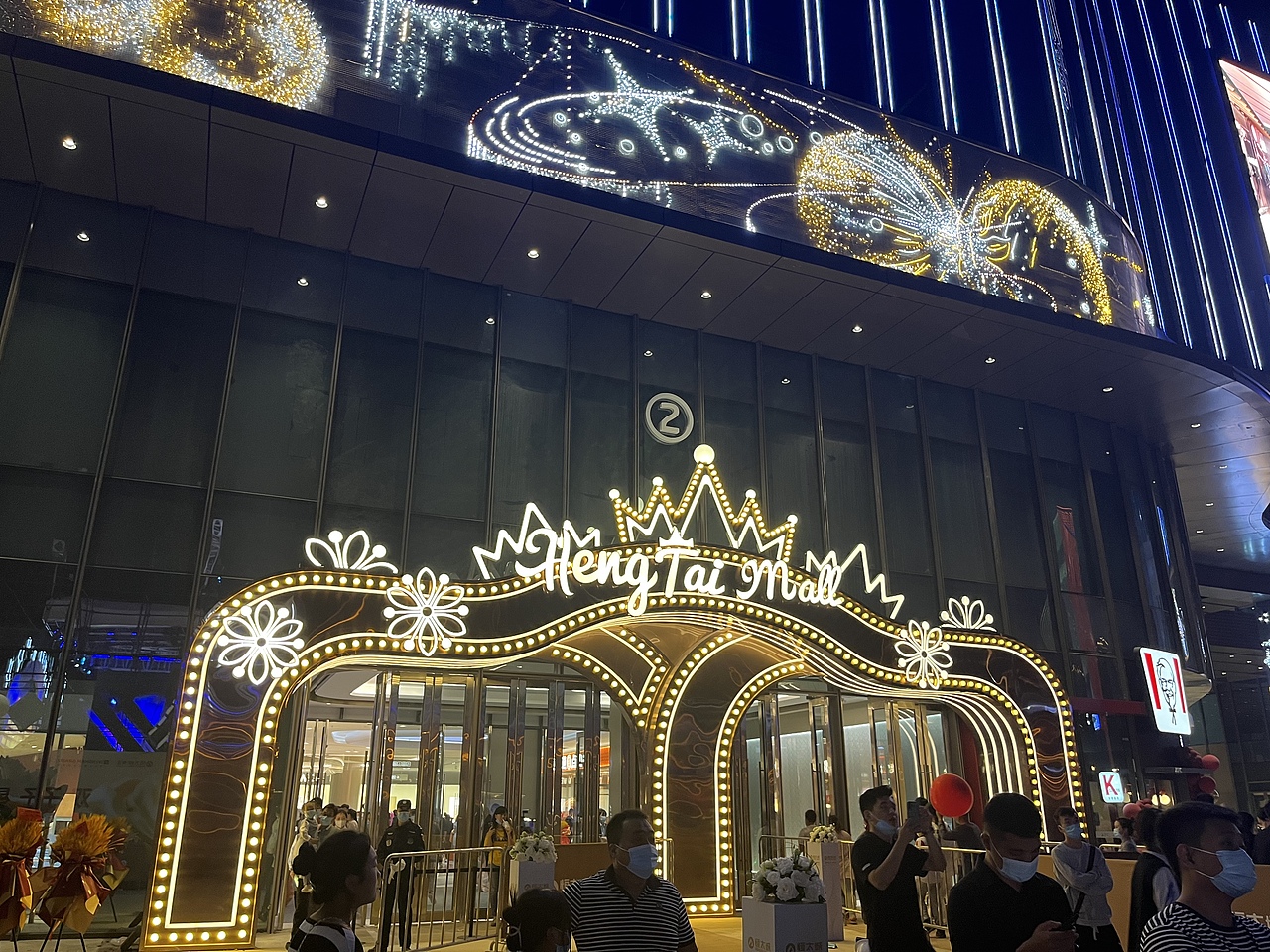 山东枣庄恒太城商场商业美陈门头装置艺术,蚂蚁美陈