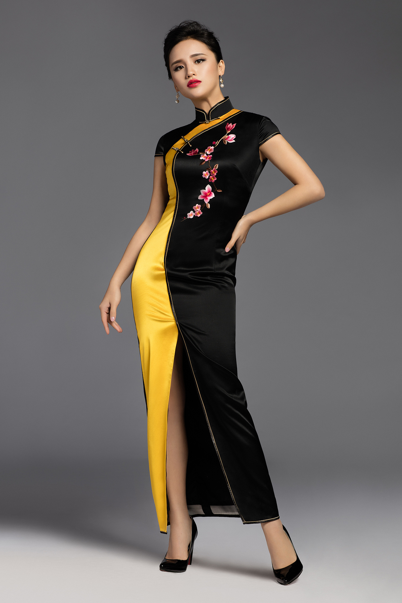 汉绣服装（图ZMzQwNTU4MjIw） - 时尚/艺术摄影 - 站酷设计师gesaimage原创素材 - 站酷ZCOOL