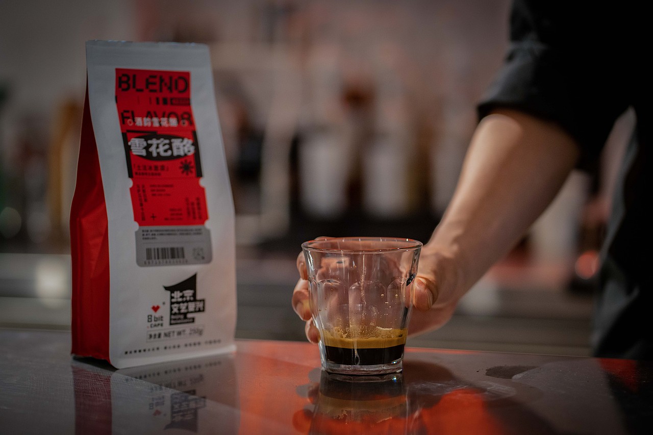 8bit CAFE 捌比特咖啡×北京文艺复兴 | 咖啡包装设计（图ZMzA0NzUyODgw） - 包装 - 站酷设计师大食设计商店原创素材 - 站酷ZCOOL