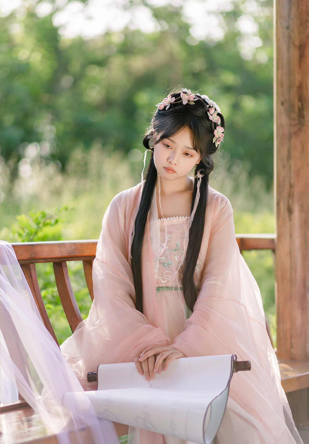 袅娜少女羞,岁月无忧愁