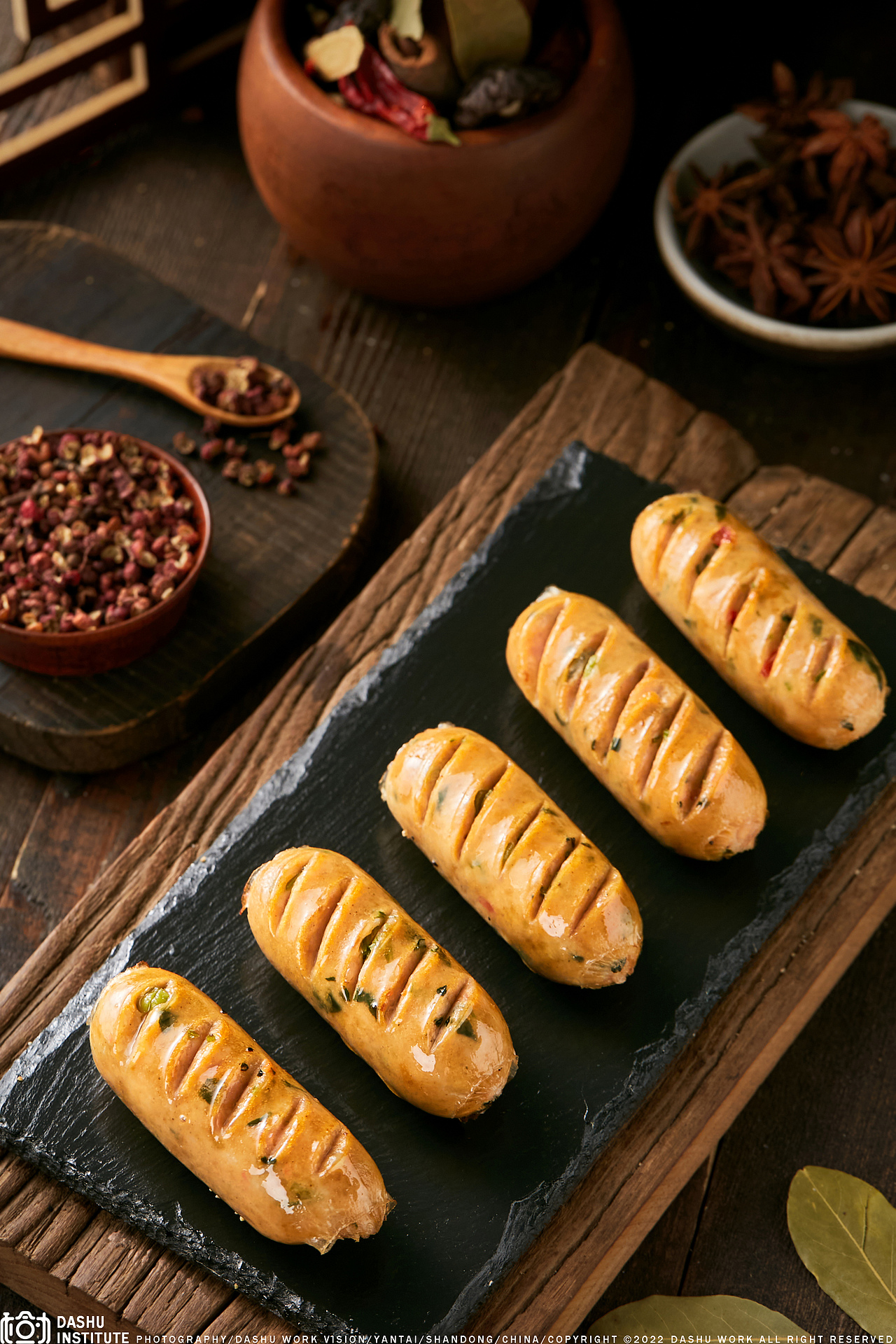 青红椒肠 | 火腿肠 | 香肠（图ZMzA1NjcyNTk2） - 美食摄影 - 站酷设计师摄影小林原创素材 - 站酷ZCOOL