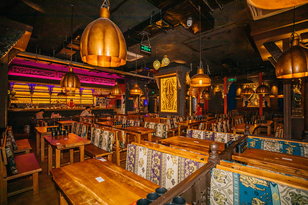 品牌案例丨 helens小酒馆 宣传图