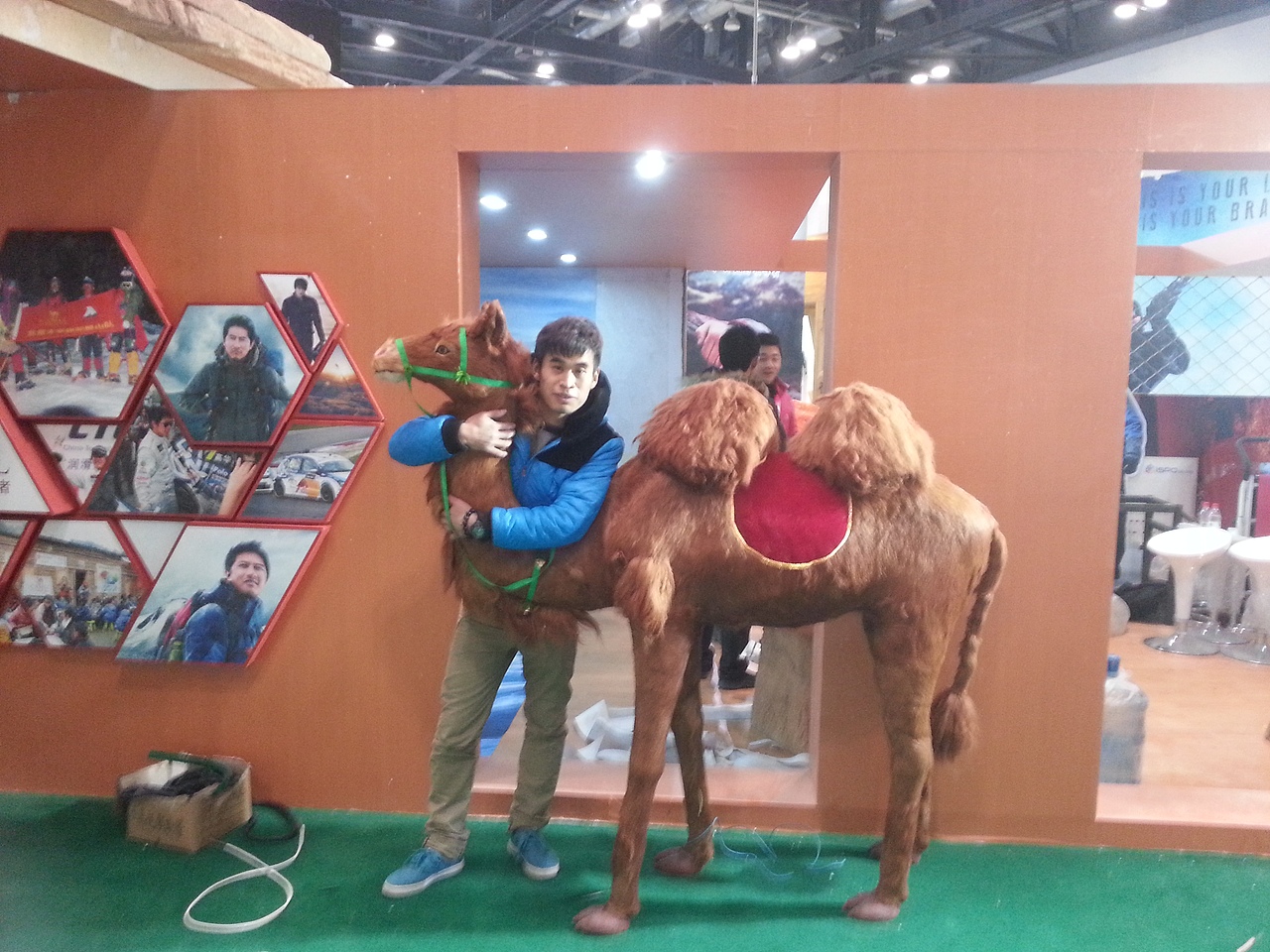 广州第十届亚洲运动用品与时尚展骆驼品牌3D画（图ZMzI2MzM4NzA4） - 绘画 - 站酷设计师上海3D地贴原创素材 - 站酷ZCOOL