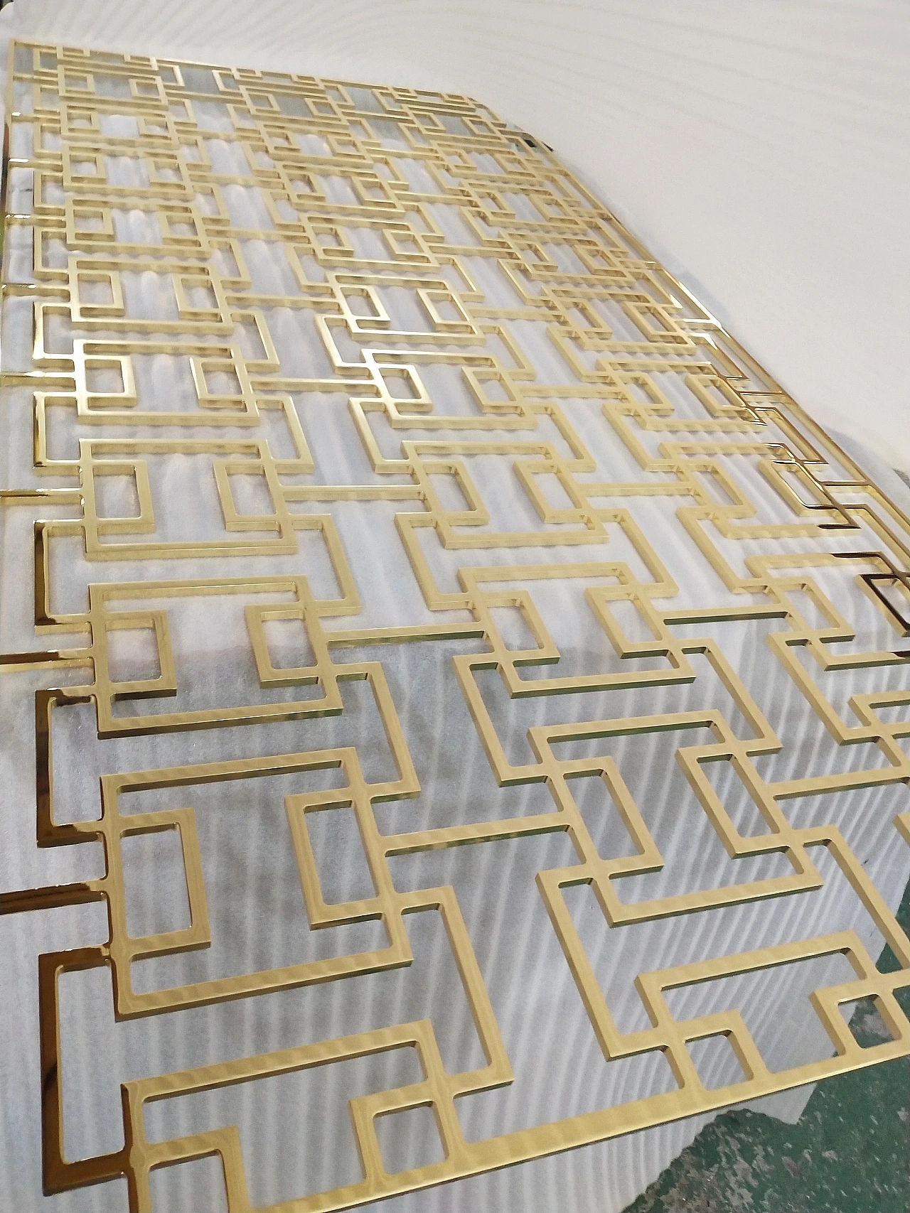 不锈钢激光切割复古铝窗花仿木纹镂空花铝合金屏风