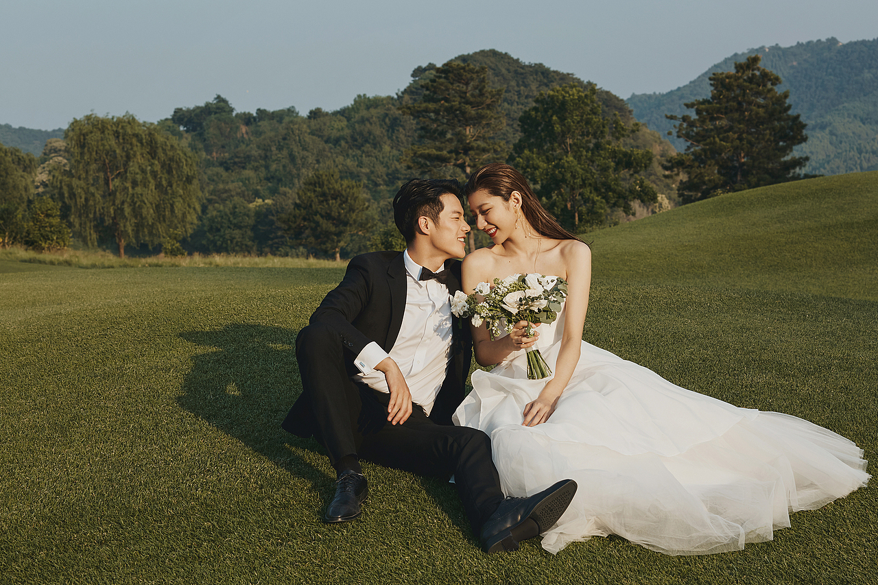 美到犯规的高级感森系草坪婚纱照!超好看!
