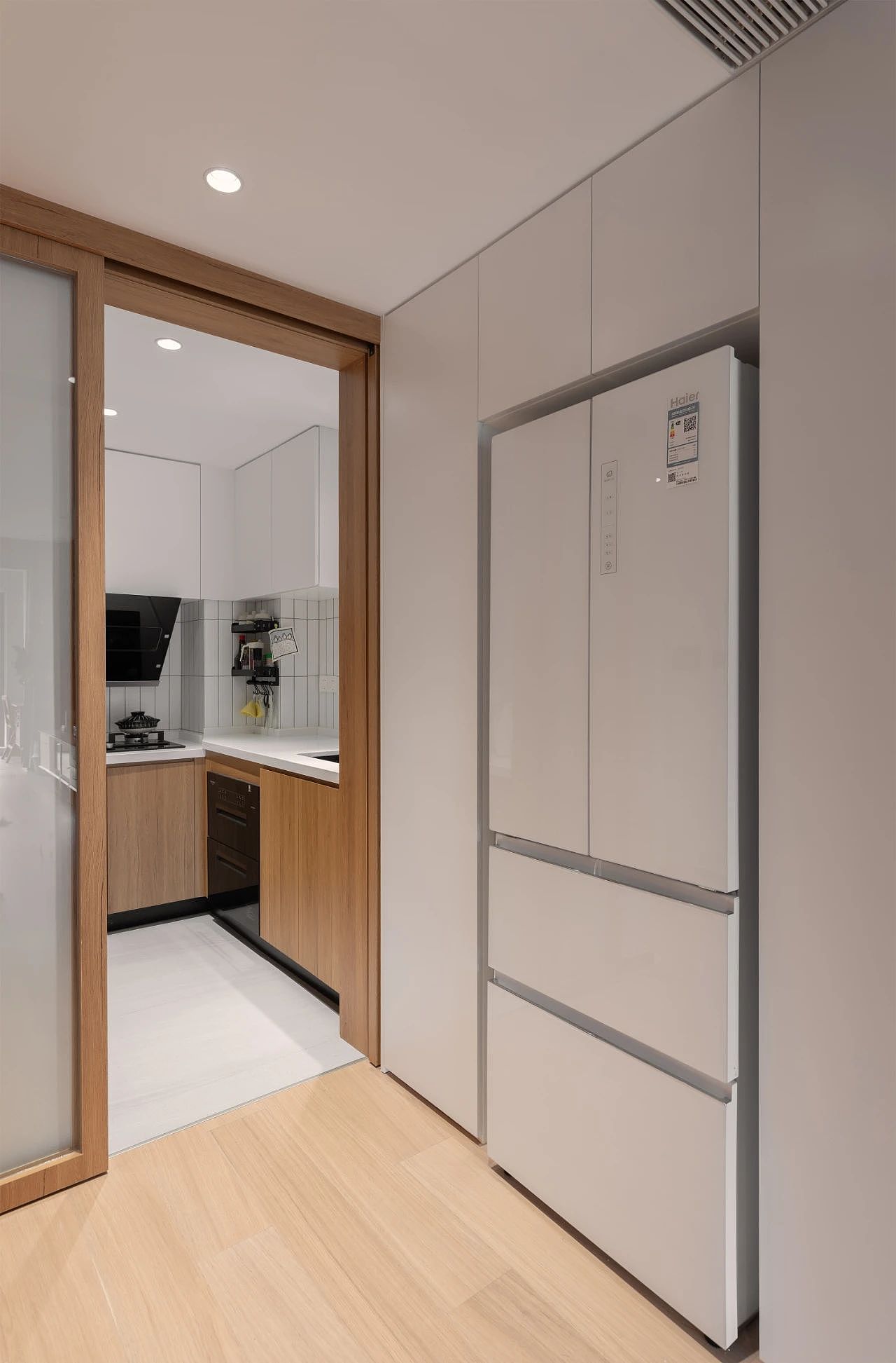 68平客厅阳台打通，冰箱嵌入式设计，全屋森系惬意！（图ZMzUwOTE3NDg4） - 家装设计 - 站酷设计师峰光无限装饰原创素材 - 站酷ZCOOL