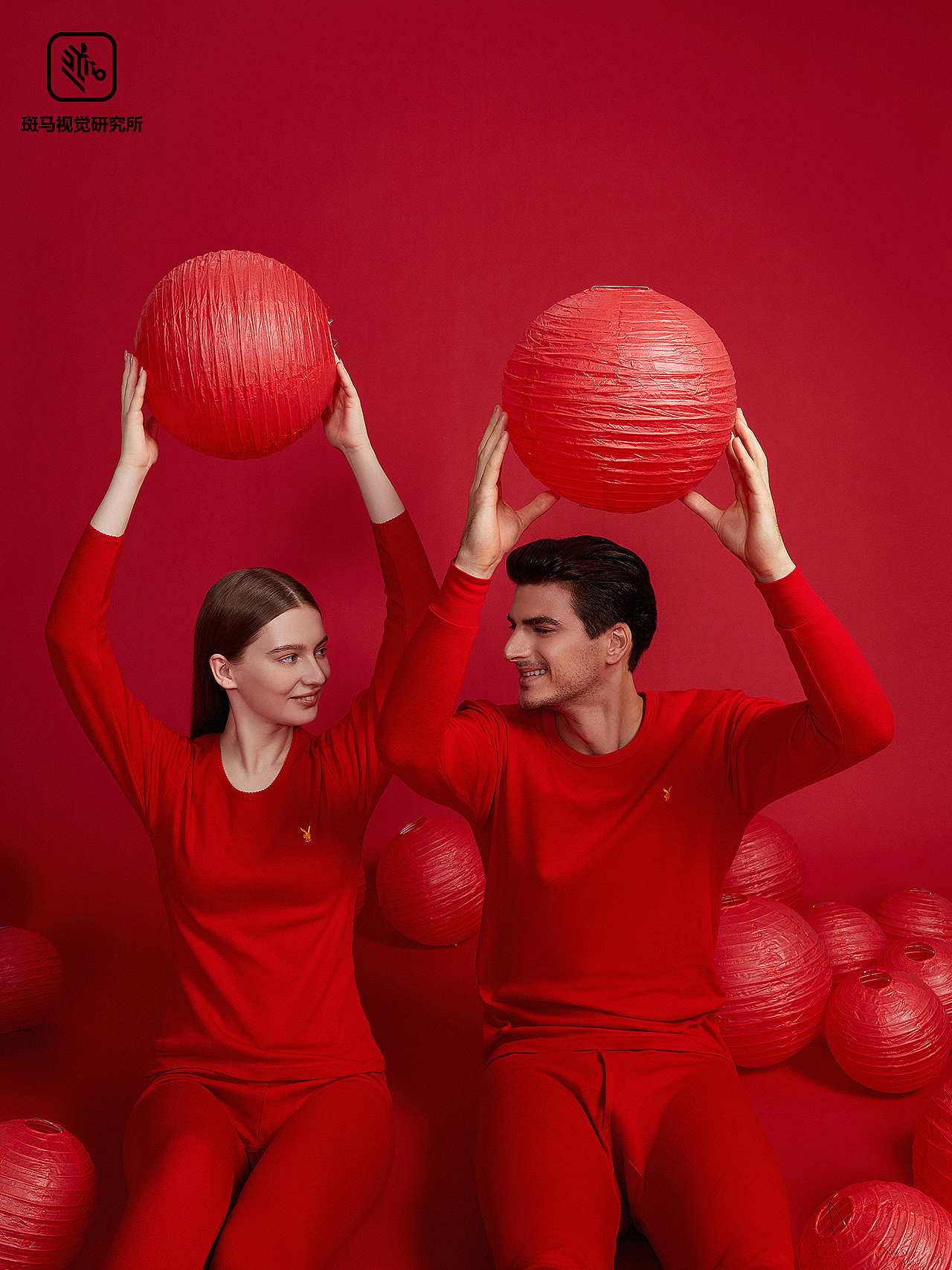 商业摄影 | 大红保暖内衣创意拍摄（图ZMzQ2MTU1MjAw） - 人像摄影 - 站酷设计师上中下摄影斑马原创素材 - 站酷ZCOOL