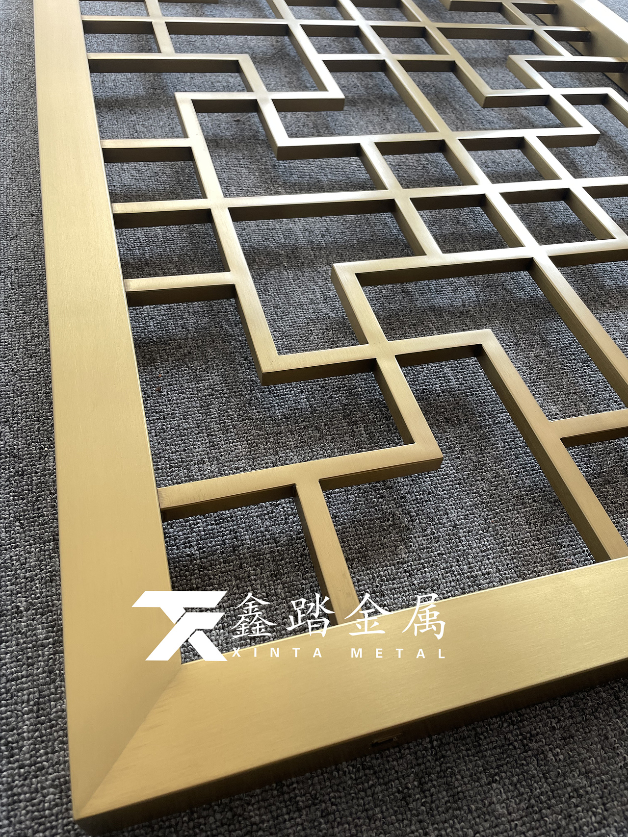 钛金不锈钢焊接花格屏风隔断表面又黄又灿烂