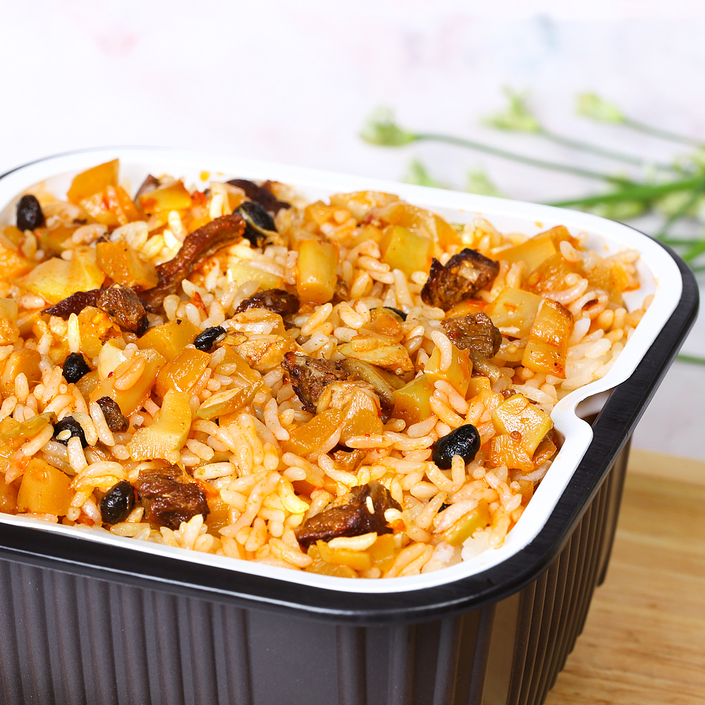 自热米饭摄影作品-笋尖牛肉自热米饭