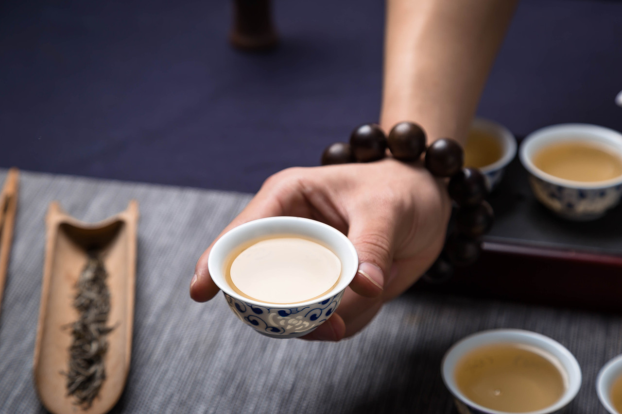 景德镇手绘青花玲珑茶具套组（图ZMzAzMDcyNjI4） - 产品摄影 - 站酷设计师鸿霖厨卫原创素材 - 站酷ZCOOL