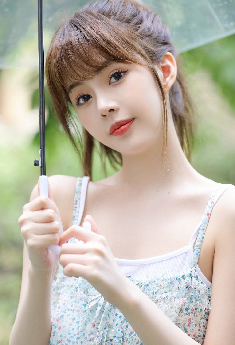 吊带萝莉齐刘海高马尾