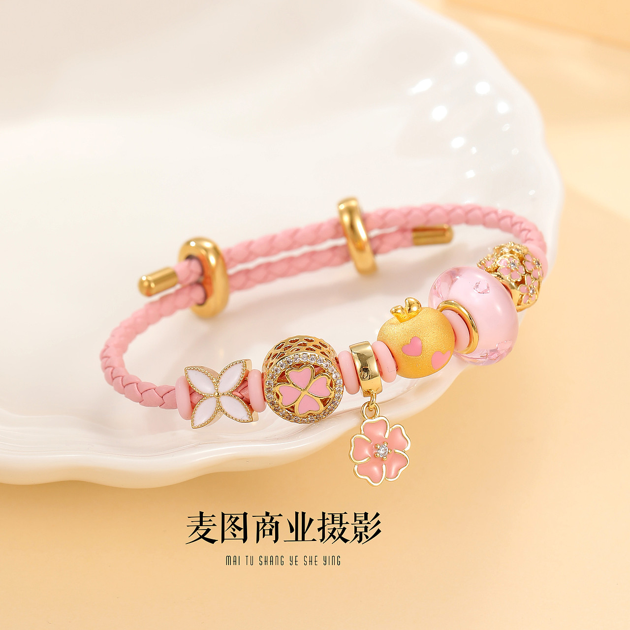 产品摄影 小众饰品手链静物暖系平铺拍摄作品展（图ZMzM0OTgyNDk2） - 产品摄影 - 站酷设计师义乌麦图摄影官网原创素材 - 站酷ZCOOL