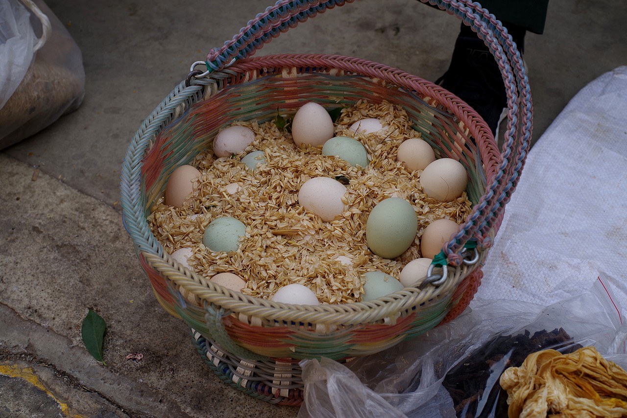 赶云南大集,看稀奇,食爆浆肥肠