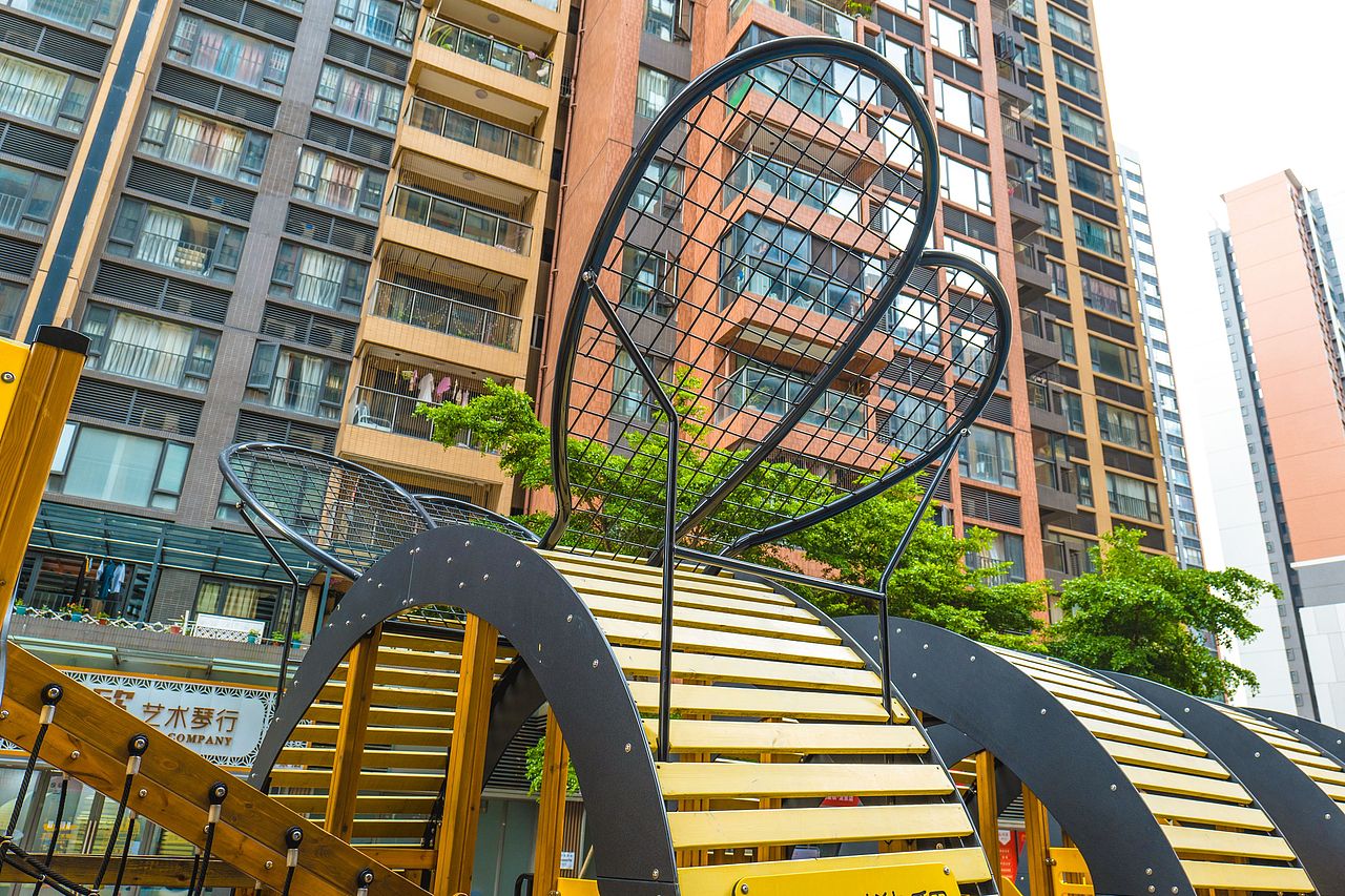 小区楼下的游乐设备,快乐可亲的“小蜜蜂”