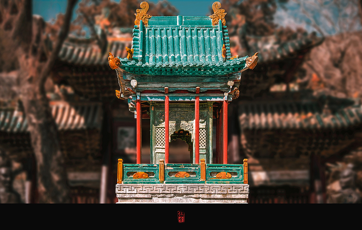 金人台:祠为晋水源头,故镇以金神,为防水患。图中是四座金人像之中的:明代琉璃小阁。