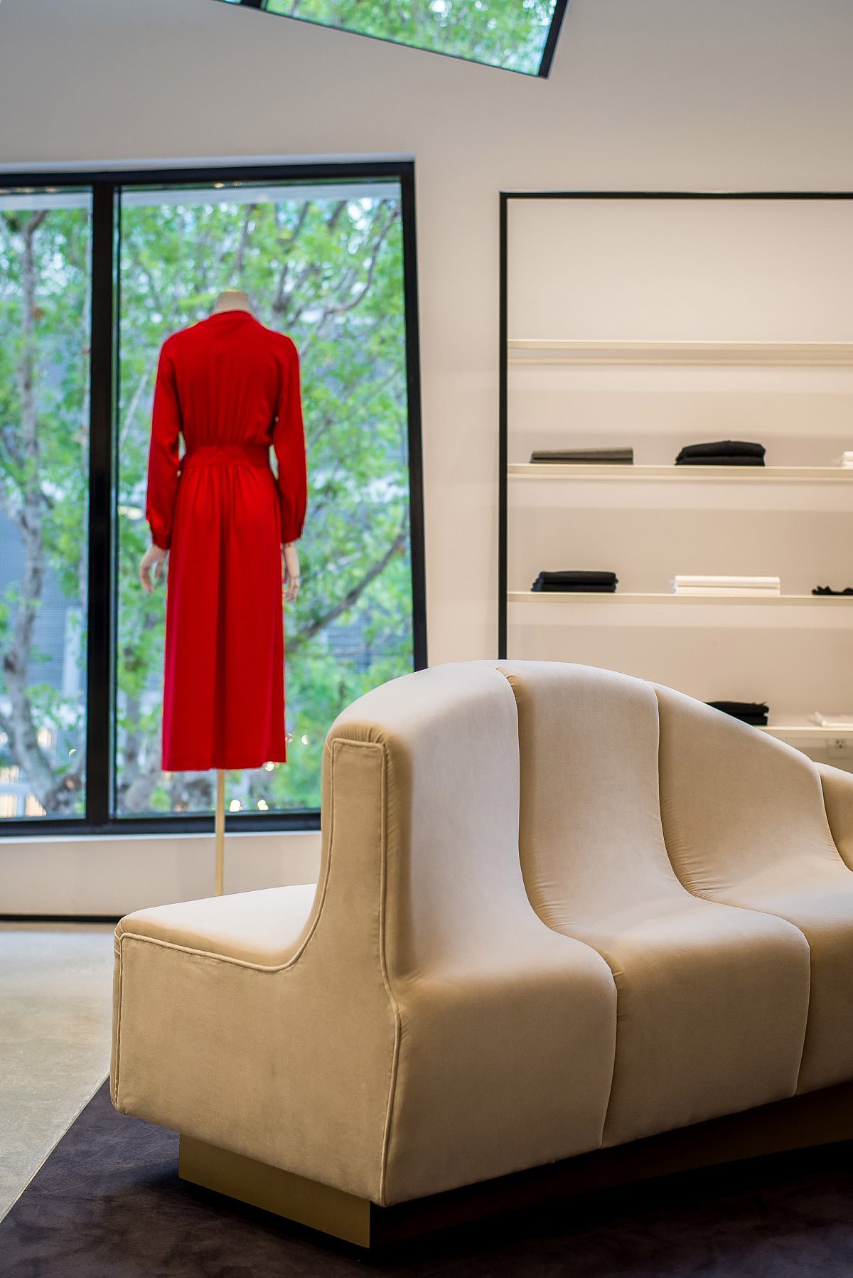 服装店设计案例鉴赏——成都专业服装店装修设计