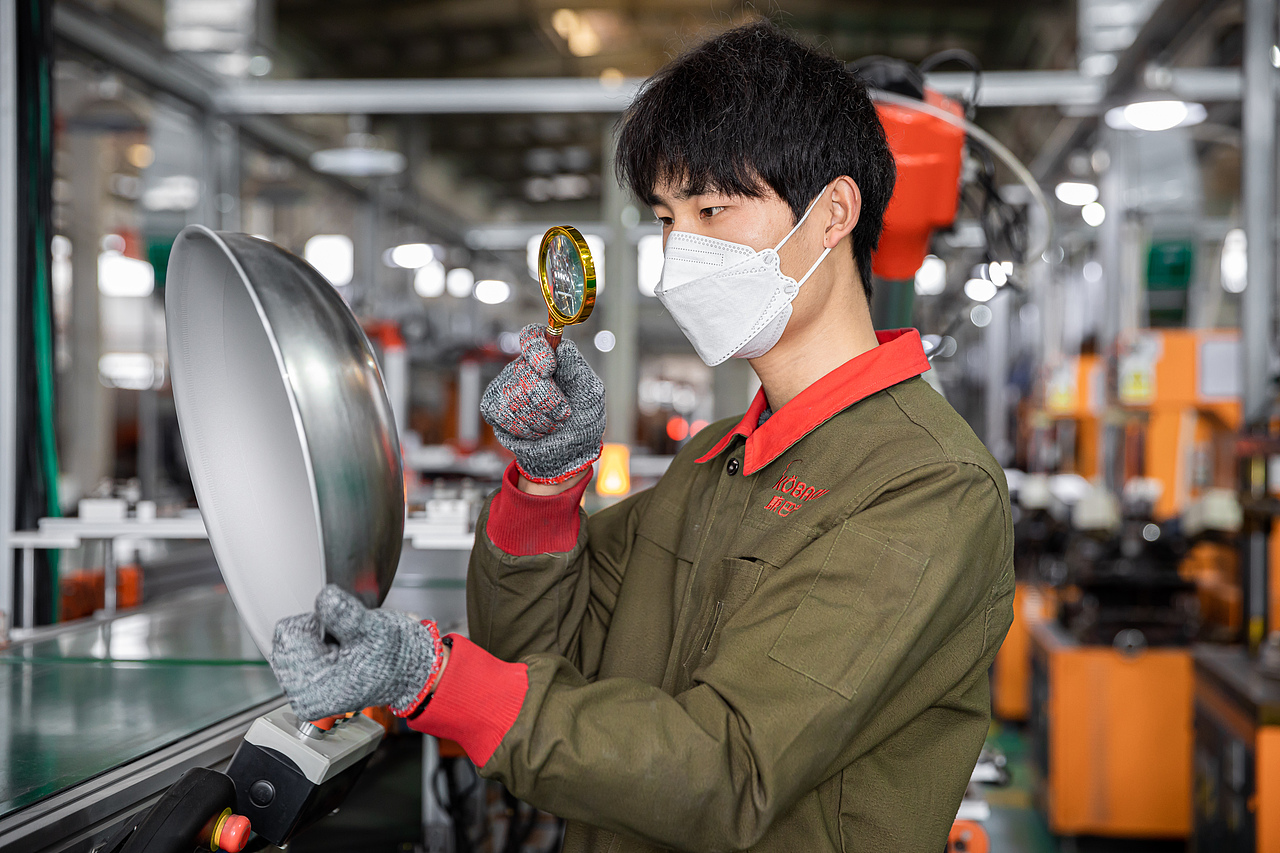 不粘锅工厂拍摄